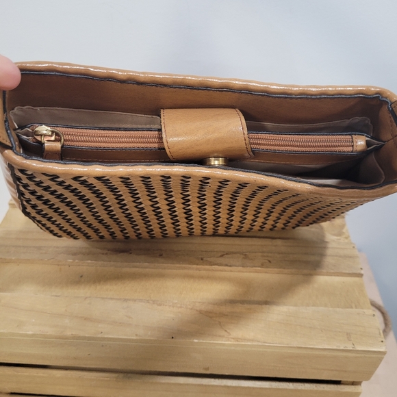 Relic Vintage Bronw Leather Woven Shoulder Bag - Picture 8 of 14